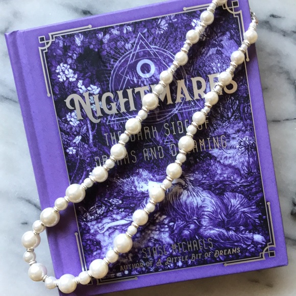 Faux pearl necklace - Picture 3 of 5